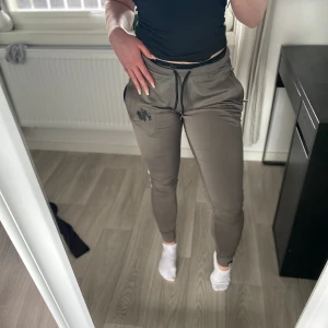 Gorilla wear träningsbyxor  - Skönt material,  lågmidjade 