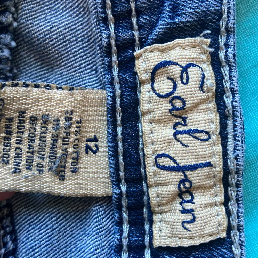 Säljer dessa jättecoola baggy jeansen. Går jättenkelt att sy om till Boot Cut, pris kan diskuteras. . Jeans & Byxor.