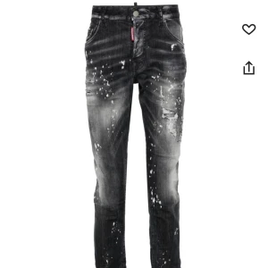 DSquared 2 Jeans! - Säljer DSquared2 Jeans, endast använda ett fåtal gånger. | Skick 10/10 | Passar längd 170-180cm | Nypris ligger i nuläget runt 8000kr. Äkta såklart, inget og medföljer.  Har du några frågor kontakta gärna!💯