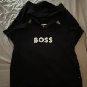 Säljer nu min Boss hoodie då den inte använts, helt oanvänd (ord pris 1525kr)