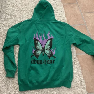 Abun Dant hoodie - Stl M  Bra skick 
