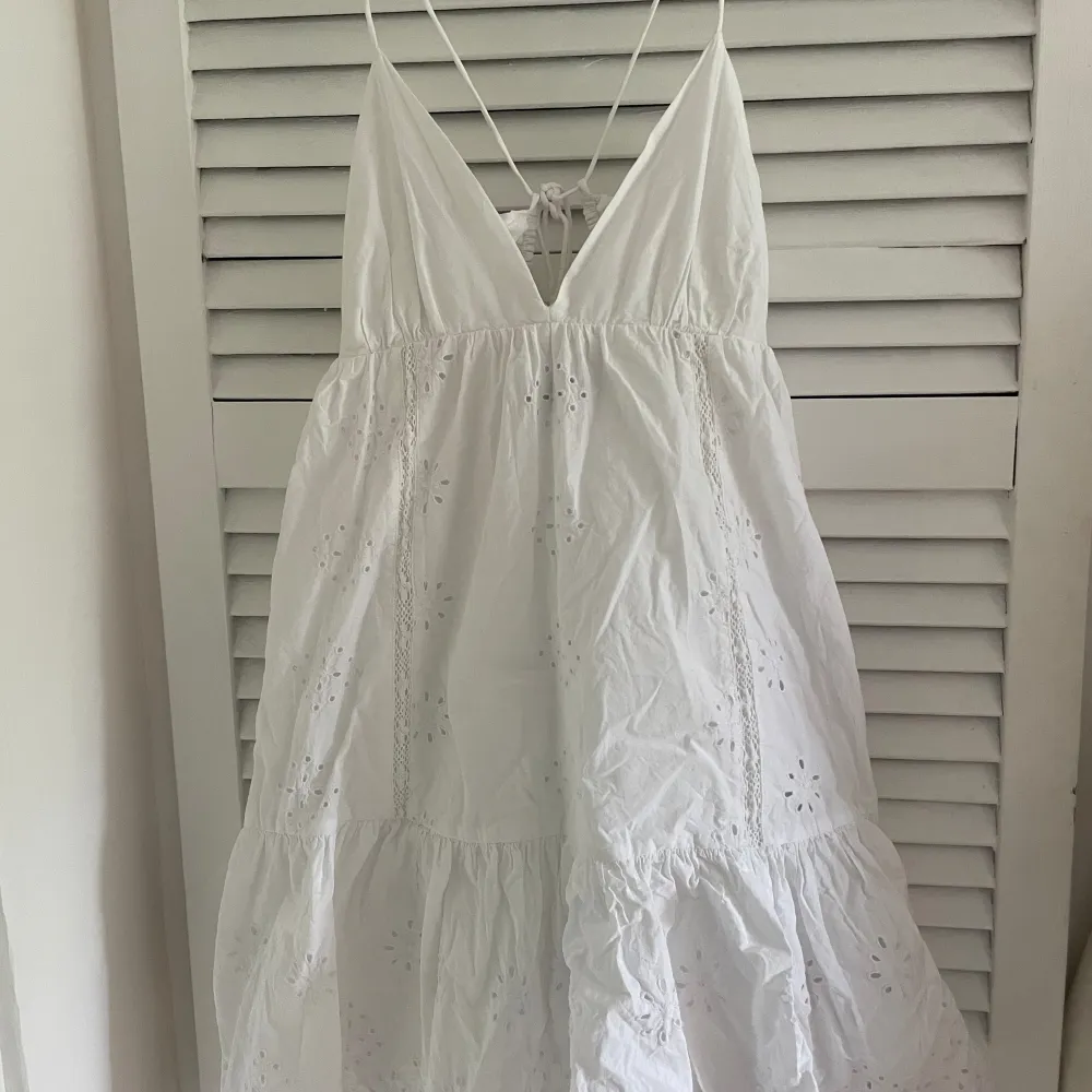 Fin vit klänning från zara. Klänningar.