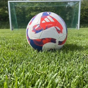 Perfekt och fin fotboll  - Lite använd och ny. Ny kostar ungefär 500 - 600kr