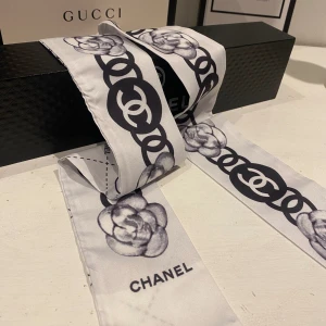 Chanel scarf  - Mycket fin Chanel scarf.  Ny! 