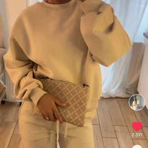 Set från ginatricot  - Säljer detta populära set på grund av att den inte kommer till användning längre. Super fin och verkligen jätte mysig och passformen är 😍