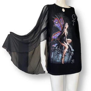 Gothic Topp - Från Spiral Direct, i fint skick. Skulle säga 9.5/10. Storlek XL. Made in UK. 95% viscose & 5% elastan.  MÅTT: Längd 70cm  