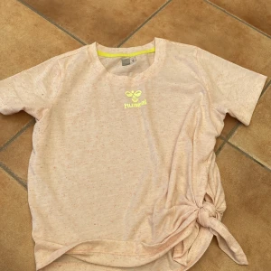 T-shirt  - En t-shirt som barn kan ha 