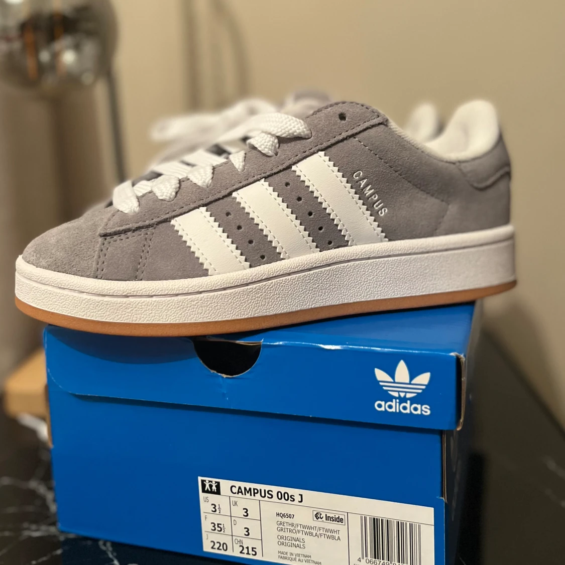 Campus 00s grå/vita 