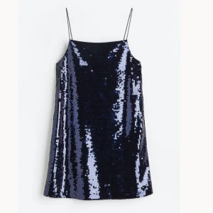 Paljettklänning  - Mörkblå paljettklänning från h&m i storlek M 
