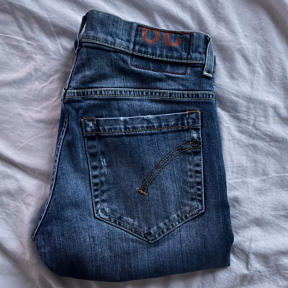 Tja! Säljer nu dessa sjukt snygga dondup jeans som är perfekta till våren och sommaren | Modellen är George | Storlek 29 | Skick: 9/10 | Ny pris: 3600 kr, Säljs för 1099 kr. Jeans & Byxor.