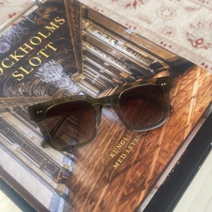 Chimi 04 solglasögon  - Säljer mina chimisolglasögon😊Köpta för 1500