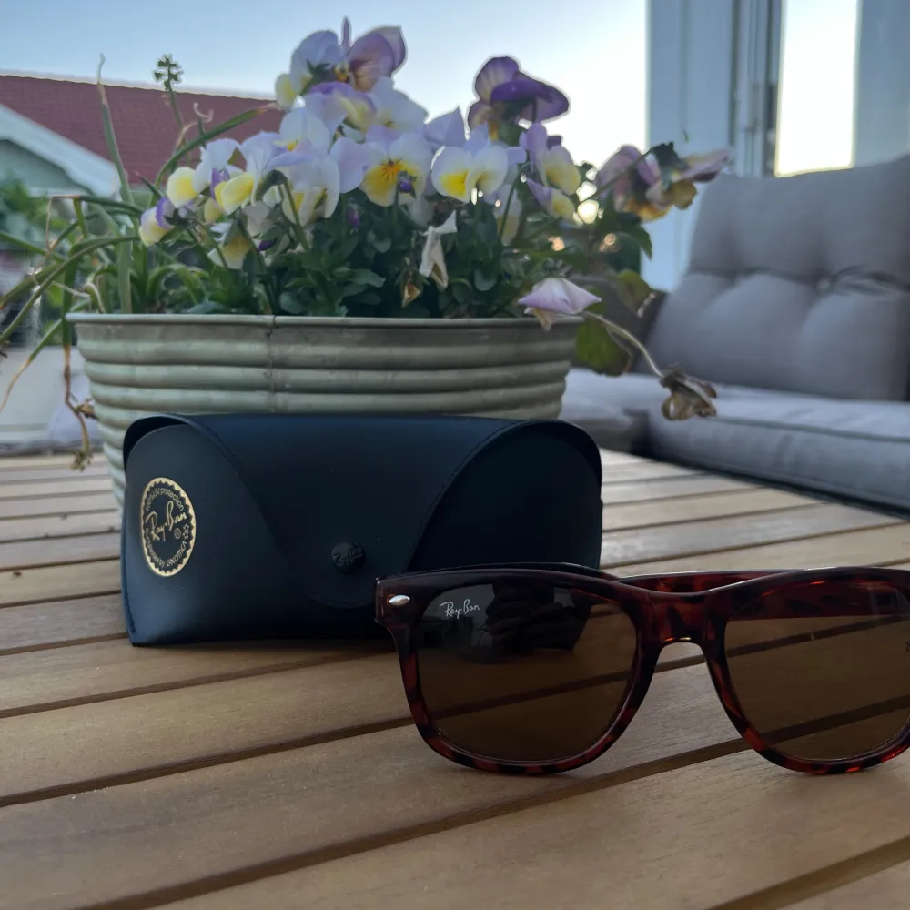 Raybans sunglasses🕶️ 9/10 skick🌟, og box ingår, färgen är  leopard brun🐆. Övrigt.