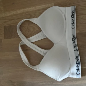 Calvin Klein bh - Bh från Calvin Klein använd några gånger men fortfarande i fint skick