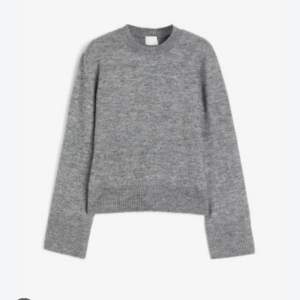 Säljer denna snygga stickade tröja från H&M, använd en gång 🥰helt slutsåld!