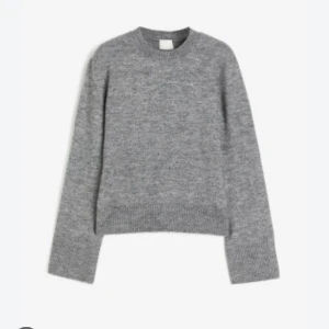 Tröja hm - Säljer denna snygga stickade tröja från H&M, använd en gång 🥰helt slutsåld!