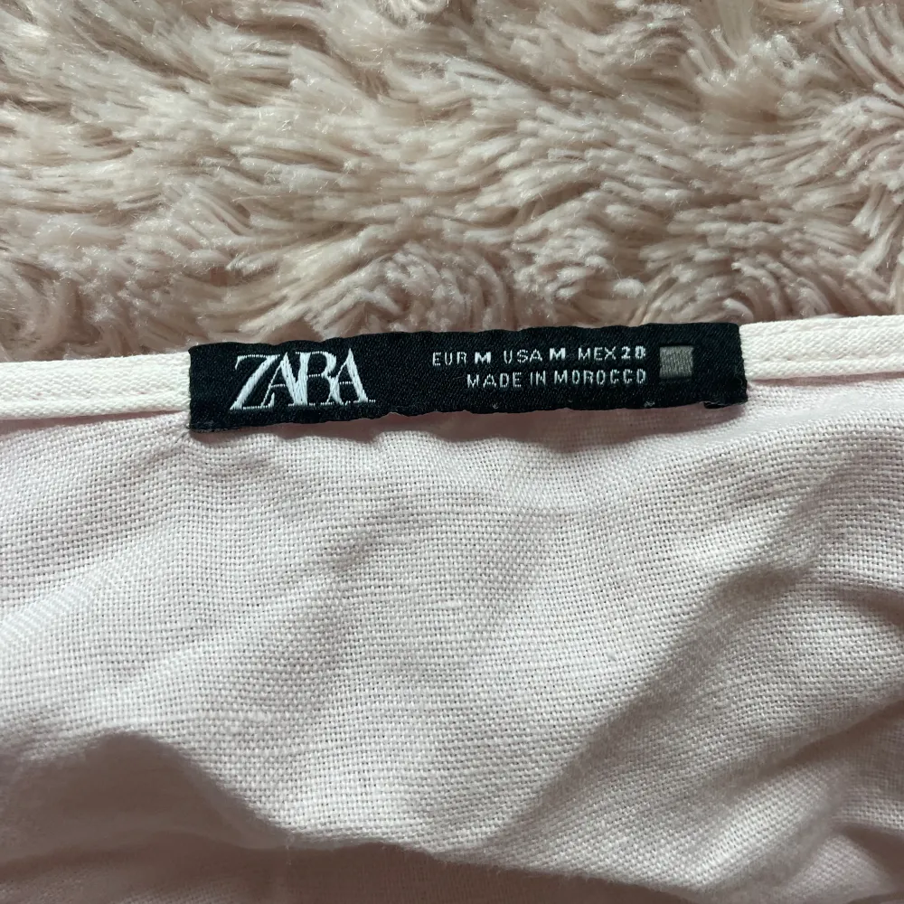Rosa klänning från Zara i storlek M! Aldrig använd🎀 . Klänningar.