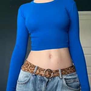 Blå topp  - Blå topp från Zara, använd endast en gång, köpt för ungefär ett år sen, säljs på grund av att jag inte använder den. 💗💗