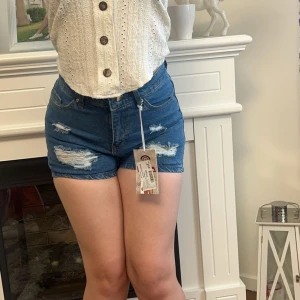 shorts  - nya med prislapp kvar köpta utomlands  passar size 36