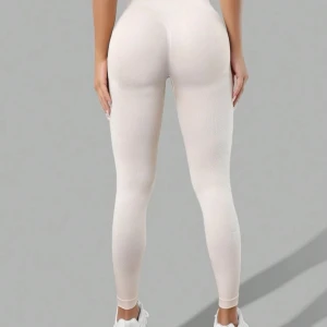 Gym tights  - Säljer dessa jätte fina gym byxor för 100kr pris kan diskuteras vid snabb affär ❤️ sitter jätte bra vid rumpan 