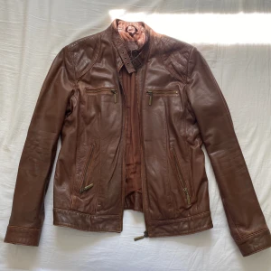 Läderjacka - Läderjacka från urban classics ❣️ // använd gärna köp nu!