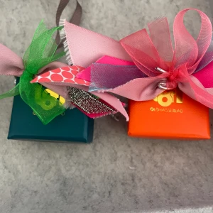 Örhängen  - Säljer mina örhängen från Lotta Hasselblad då dom inte kommer till användning längre💗( 100kr styck)