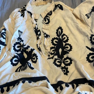 Blus Marta  - Stl S/M Viskos material  Använd litegrann 