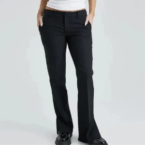 Bikbok kostymbyxa - säljer dessa kostymbyxor då dom inte kommer till användning, superfint skick 