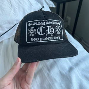 Chrome Hearts keps - Knappt använd Mer info i DM