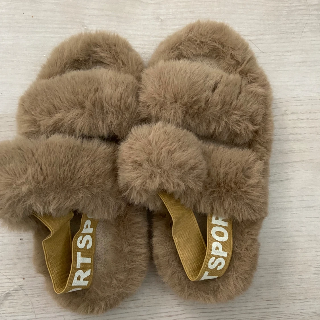Fluffiga päls tofflor/sandaler  - 90