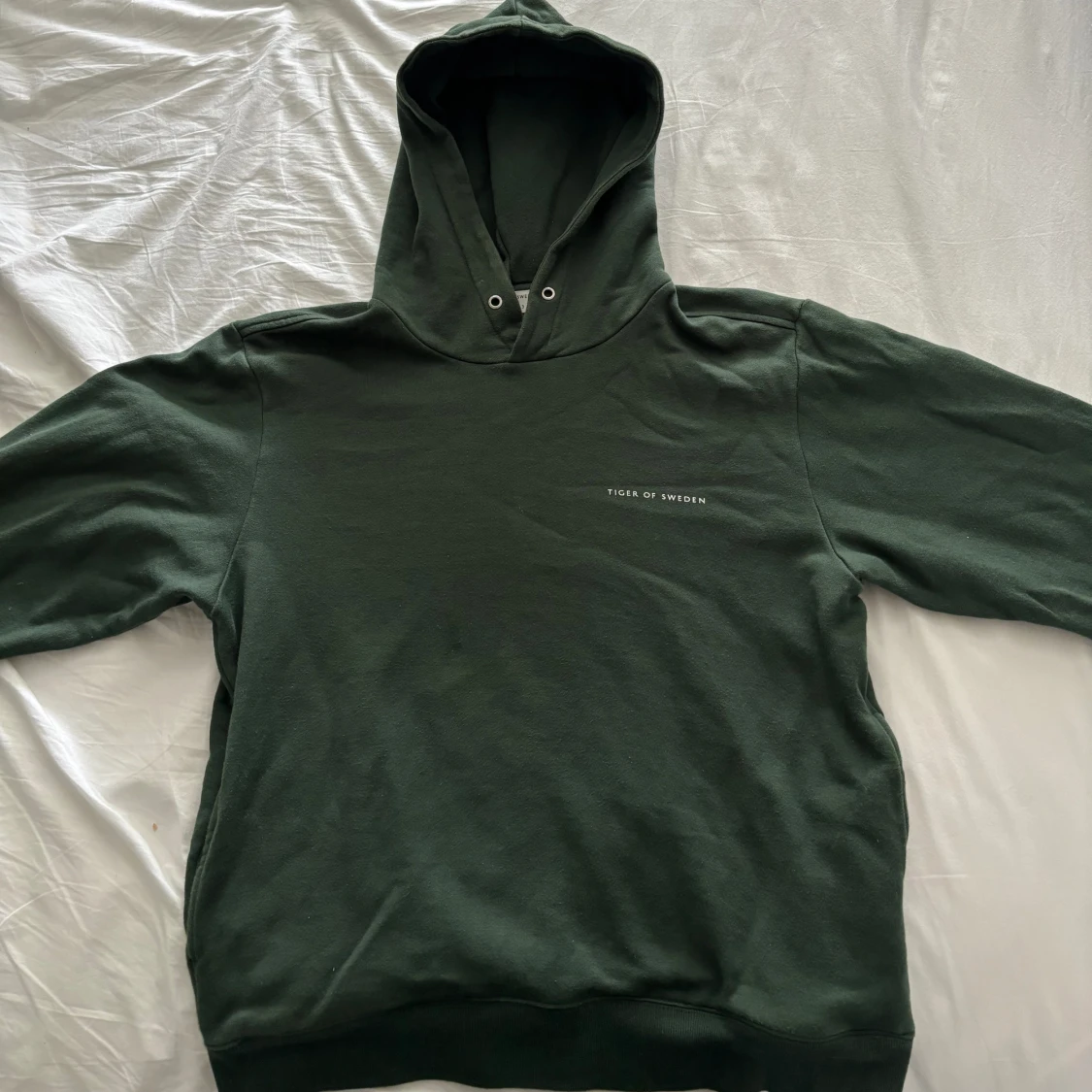 Grön hoodie från Tiger of Sweden