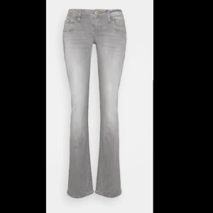 Ltb jeans  - Säljer eftersom dem är för långa och sitter lite konstigt på mig 😀