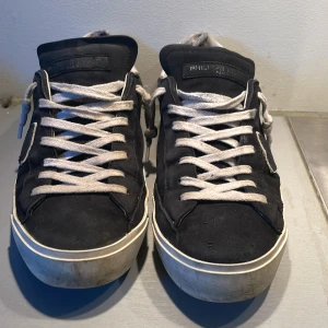 Phillipe model - Tjena ja säljer ett par Philip models i ett relativt bra skick allt og med följer såklart, om du har några frågor hör av dig 