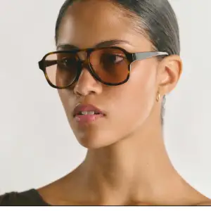 Söker dessa solglasögon från corlin eyewear i modellen Gelo och färgen cinnamon. Hör gärna av dig om du har dessa och är intresserad av att sälja💕