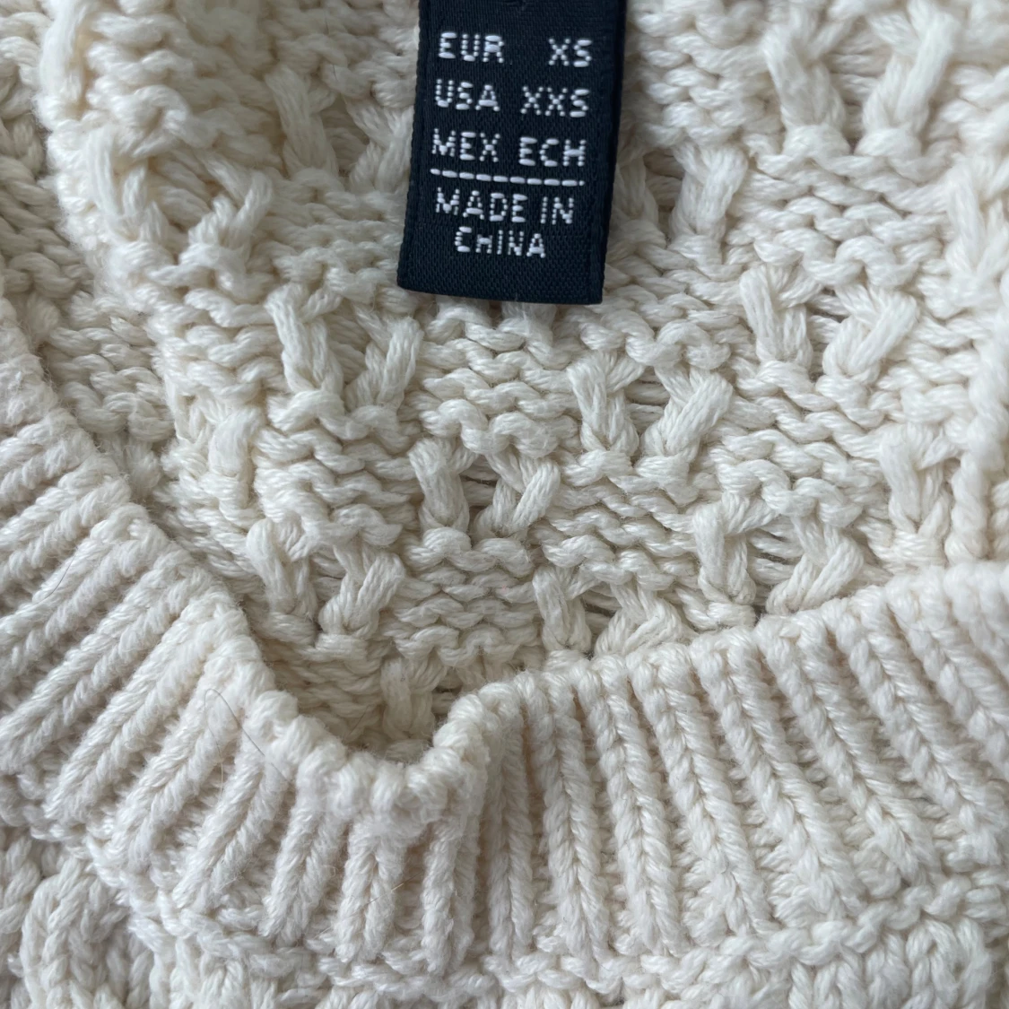 Krämvit stickad tröja - 92