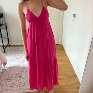 Rosa klänning - Rosa långklänning från H&M i linne, storlek XS ❤️