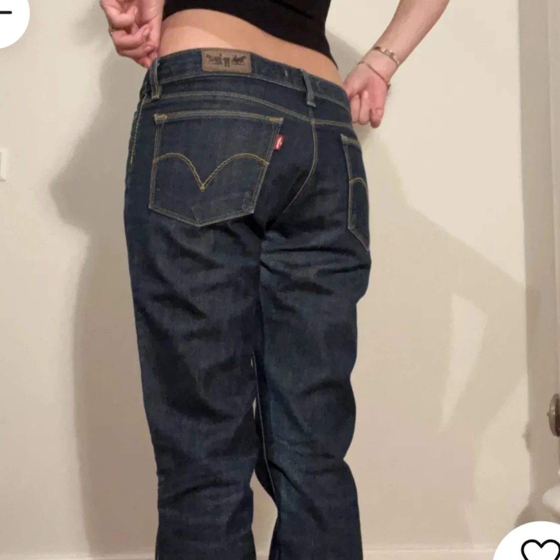 Mörkblåa levis jeans  - 91