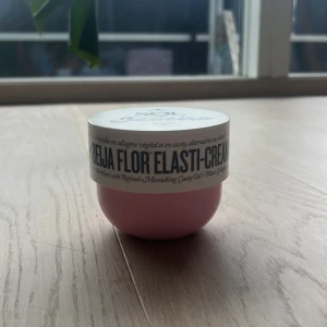 Cheirosa 68 cream!💗 - Bodylotion från Sol de Janeiro i doften 68. Använd 1 gång och är i perfekt skick!