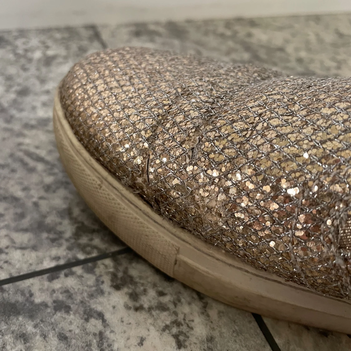 Guldglittriga skor Dasia, Strl 39.  - 93