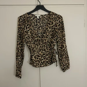 Leopard blus - Leopard blus