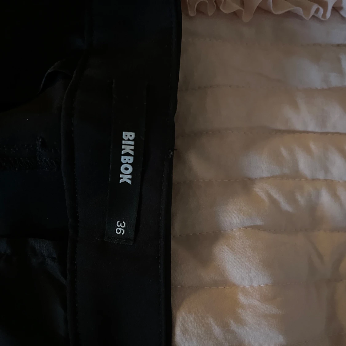 Bikbok kostymbyxa - 92