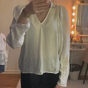 Vit blus från Kappahl  - Endast provat blus från Kappahl i storlek 34🫶🏻