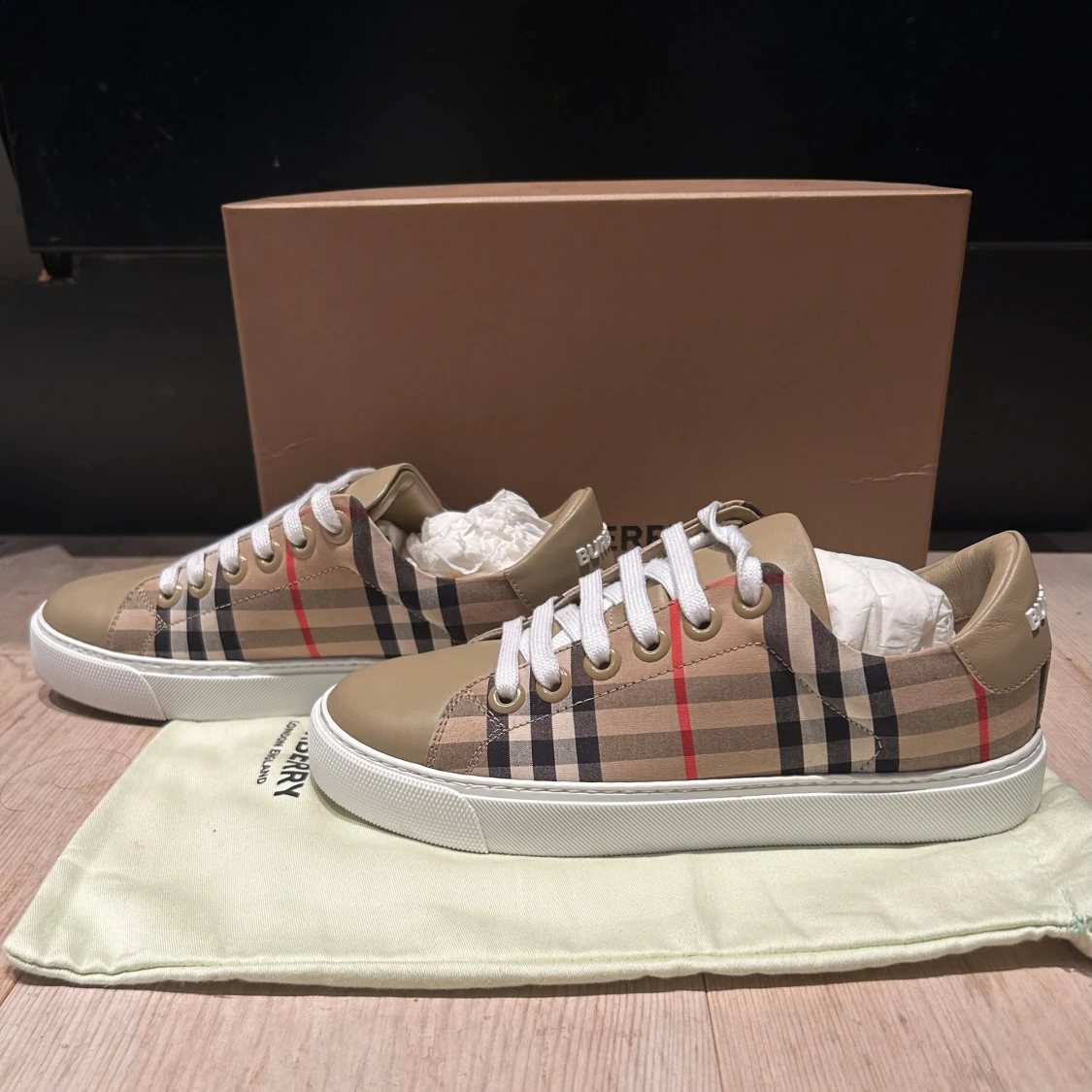 Burberry sneakers - 91