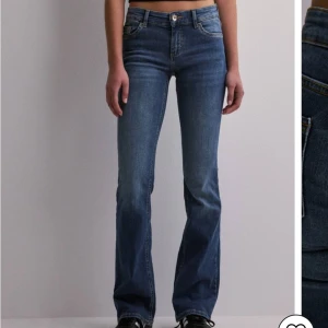 Jeans från nelly - Jättebra skick säljer för använder aldrig nypris 600 säljer för 350 men pris kan diskuteras( dom är slutsålda på hemsidan)