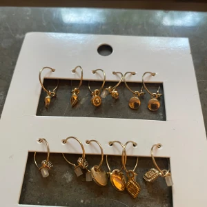 Örhängen - Säljer detta pack med 6 söta paren då de inte kommer till användning!❤️