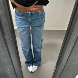 Jeans - Coola lågmidjade/midwaist jeans från Zara!
