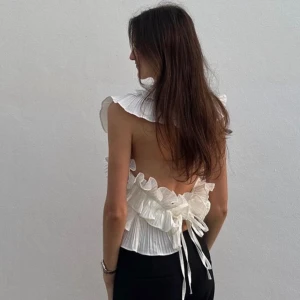 Le Magda blus - Superfin blus/topp från Le Magda, som är helt oanvänd! Säljer då jag fick dubbletter:) Strl XS/S, samt anpassningsbar i ryggen med knyte💕