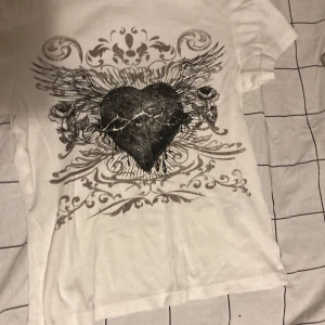 T-shirt - Jättefin T-shirt som jag säljer pgå att den inte kommer till användning 🥰