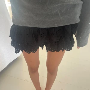 Svart zara kjol - Jättefin kjol som tyvärr inte kommer till användning längre 🌸🌟