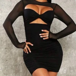 Klänning  - Säljer den här jättesnygga klänning 🤩