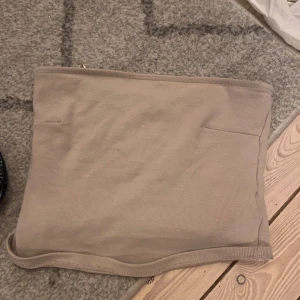 Tub topp  - Säljer min tub topp från Gina tricot eftersom jag inte använder den💓